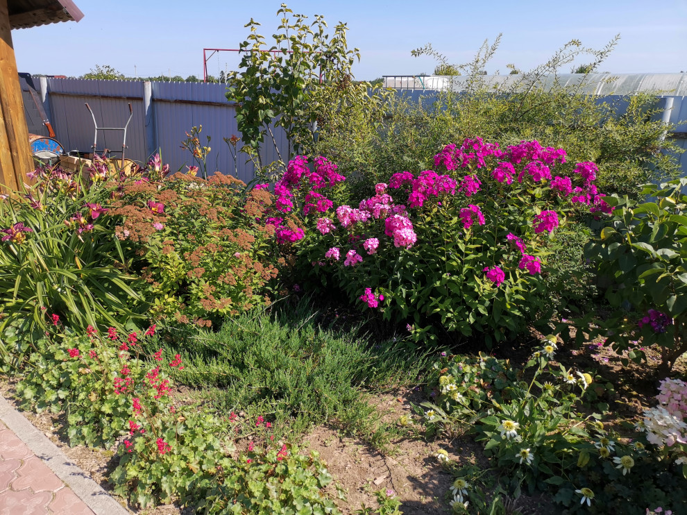 Кокшайск. Пергола – качель, шпалерный забор и обновление участка.