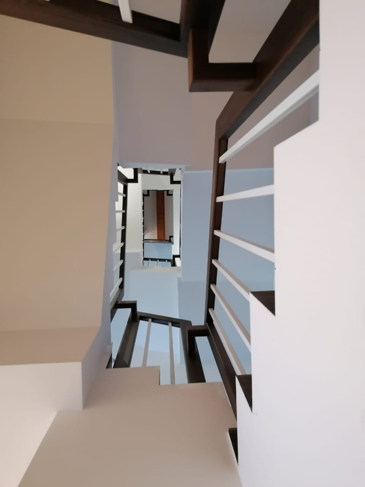 три лестницы  с металлическим ограждением