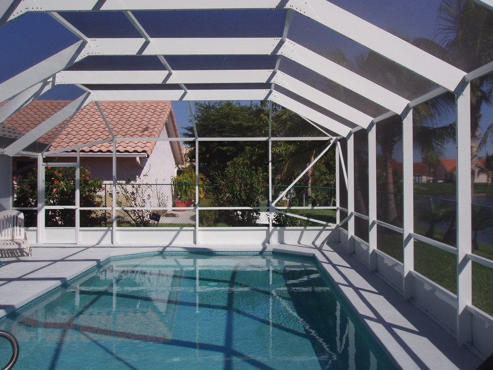 Вольер с навесом из поикарбоната для бассейна и патио