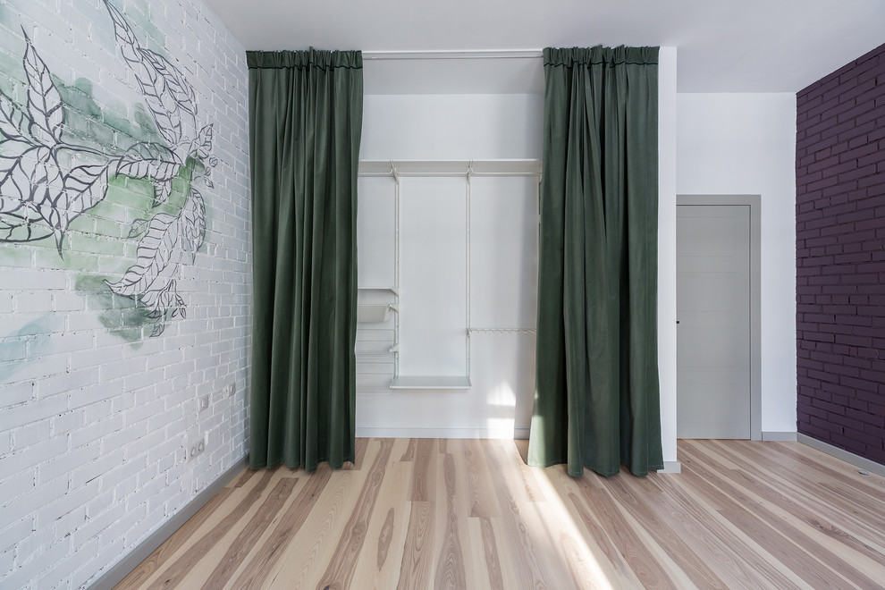 Тропическая медь на Стремянной улице