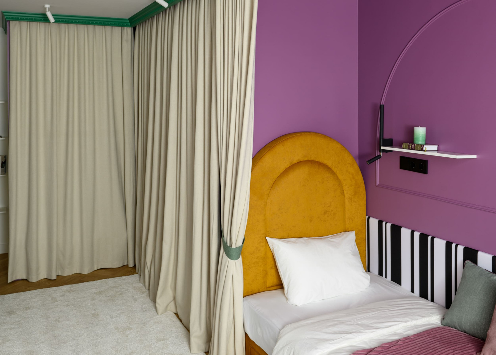 Квартирный вопрос - цветущая магнолия