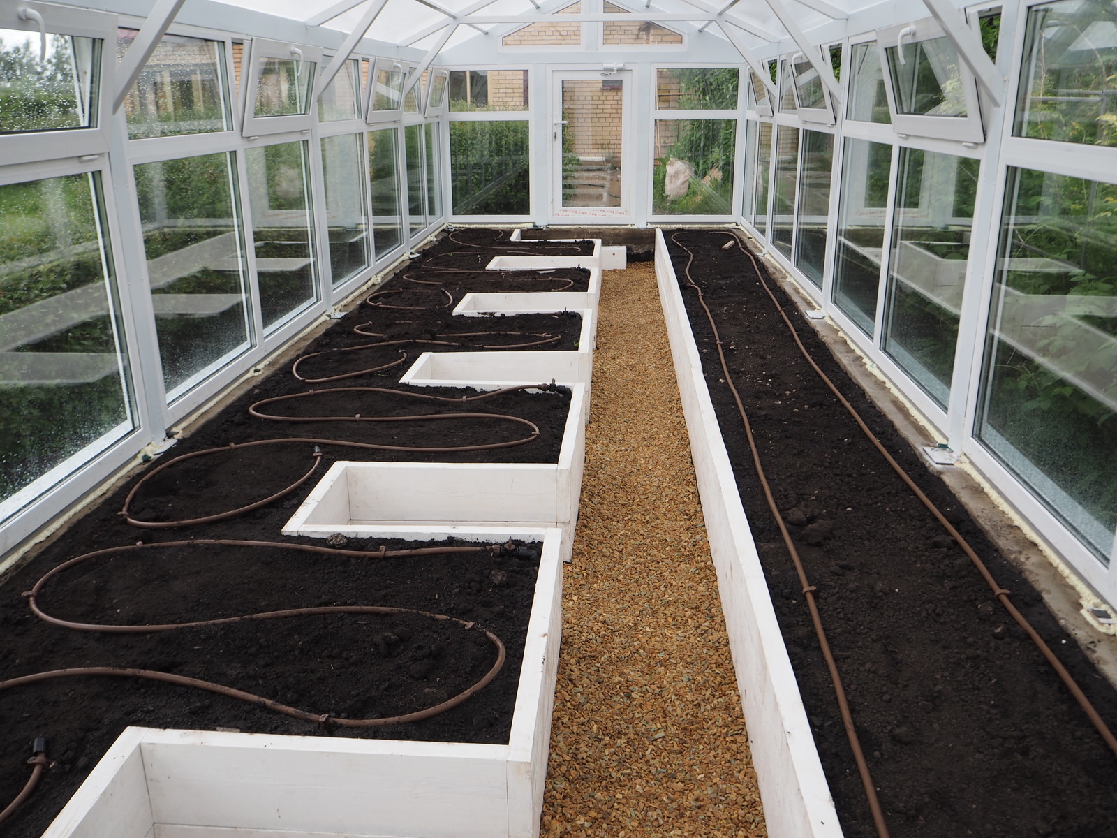 Натуральное дерево в саду