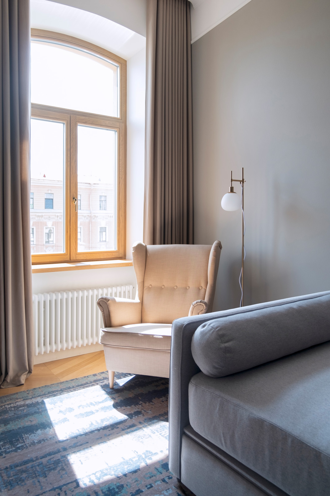 Кресло в спальне