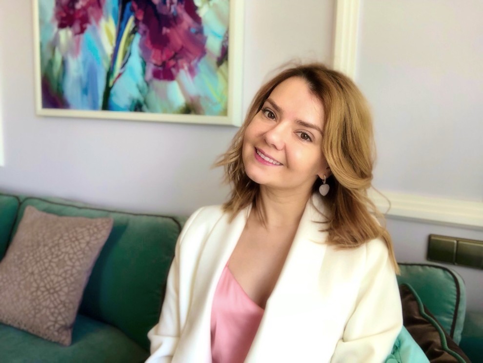 В гостях: Интерьер с шоколадной кухней и необычной планировкой