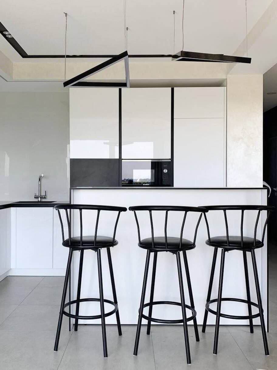 Обложка проекта: Белая кухня с островом