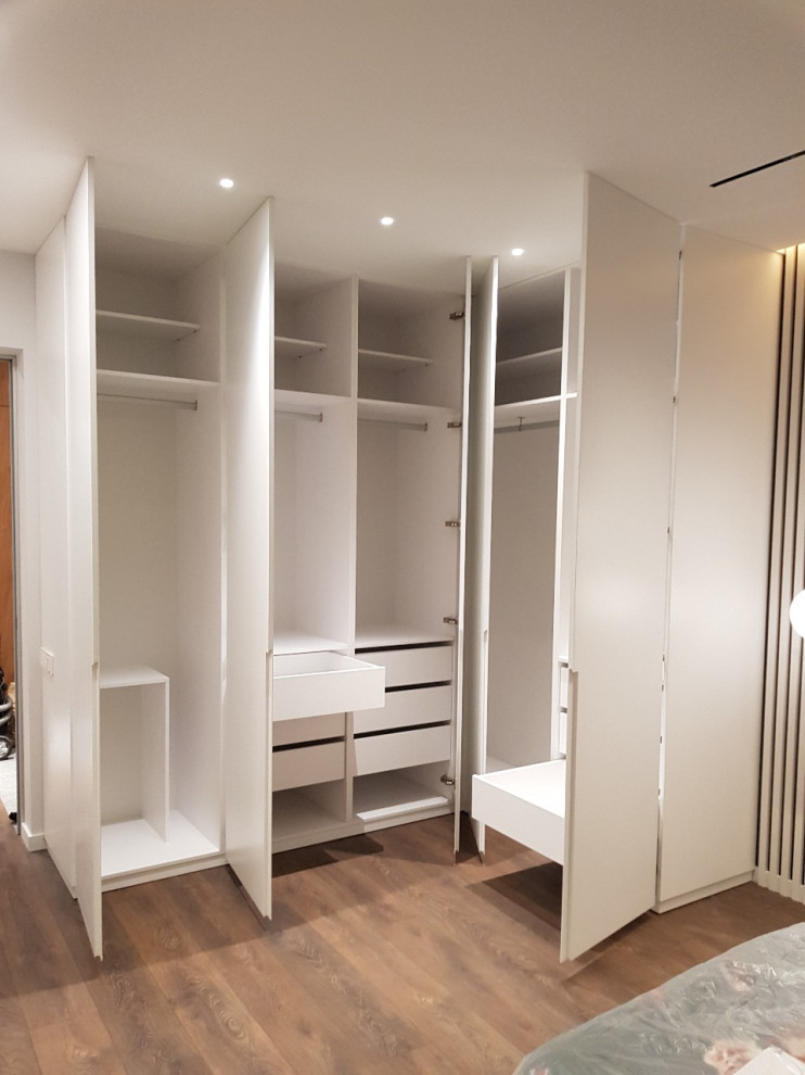 Угловой шкаф