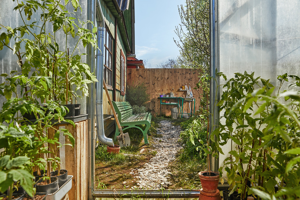 Вопрос: Что делать, если ребенок не хочет на дачу