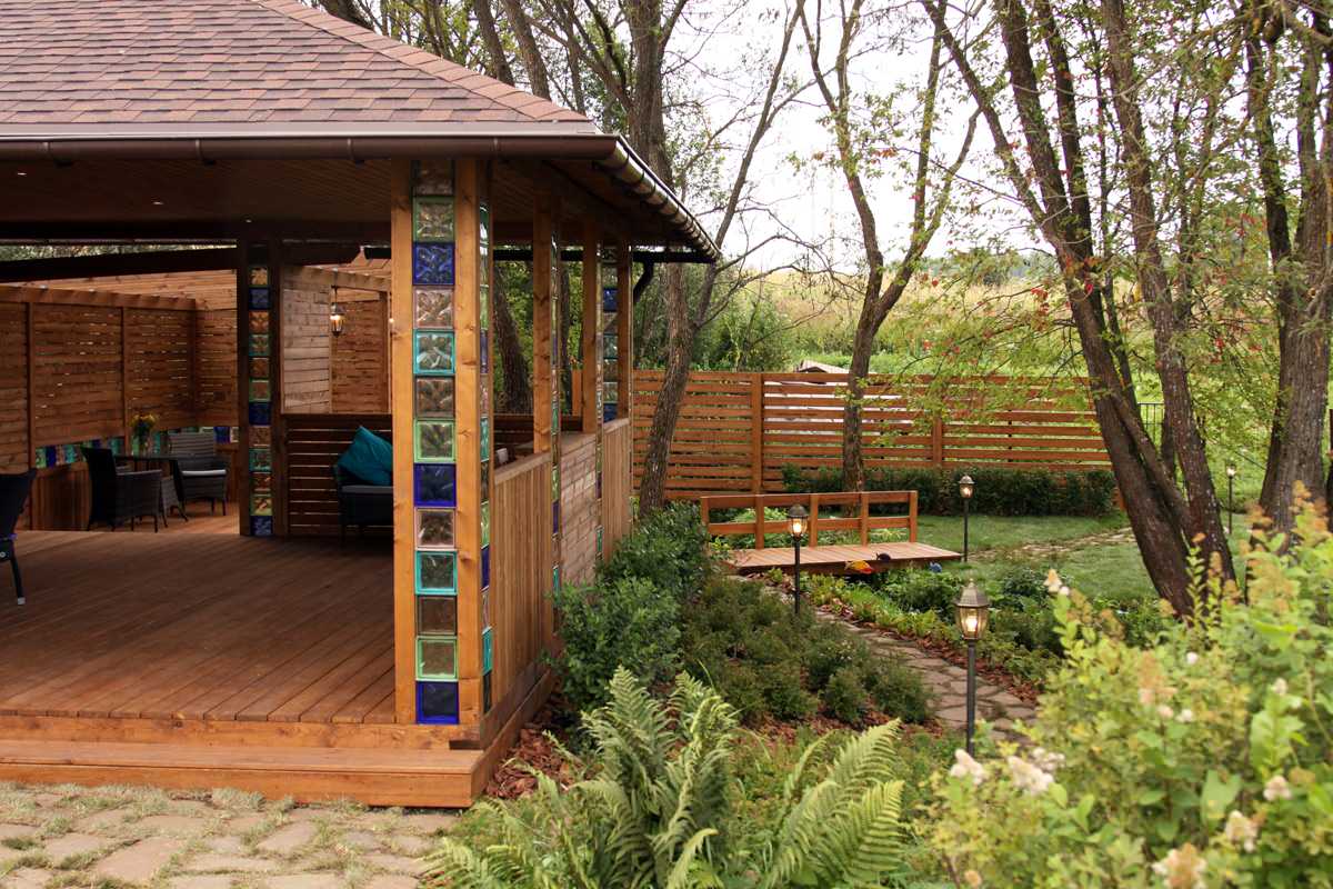 Сад у ручья