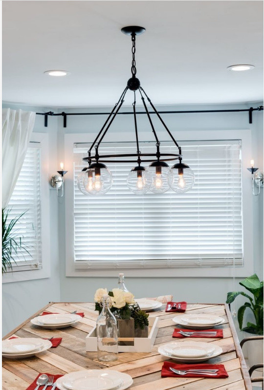 Обложка проекта: Светильники над столом