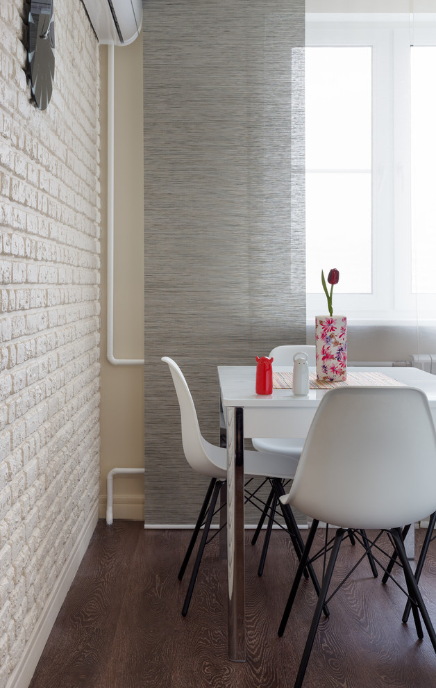 Палитра ярких красок и игра мелких деталей в интерьере современной квартиры