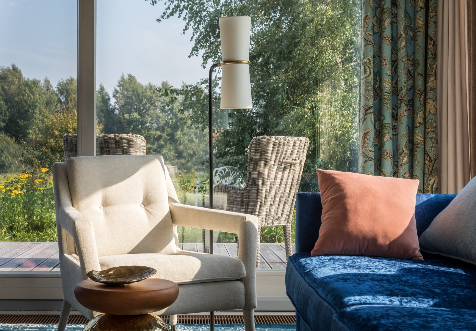 Яркая дача для телеведущей