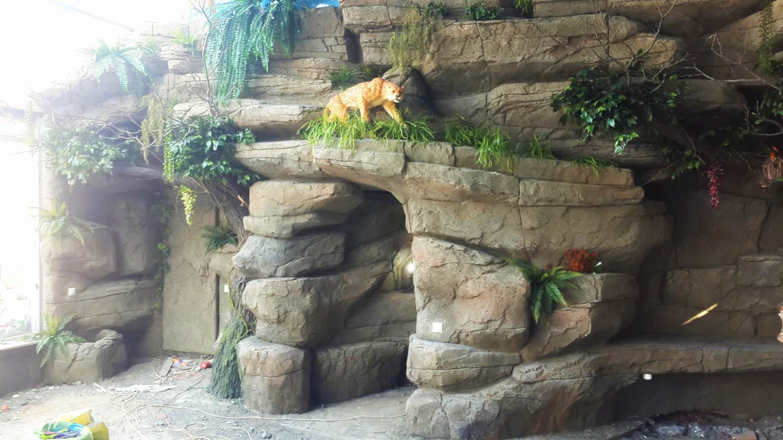 Искусственные скалы.