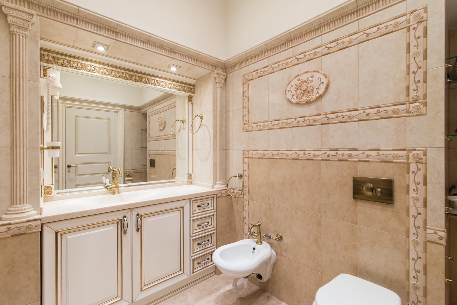 ЗАСТЫВШЕЕ СВЕЧЕНИЕ КЛАССИКИ