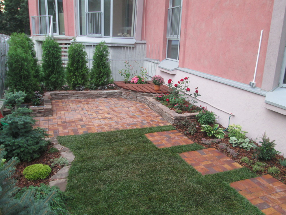 дворик в коломягах