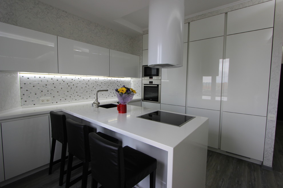 Кухня для квартиры-студии, "Белый лотос"