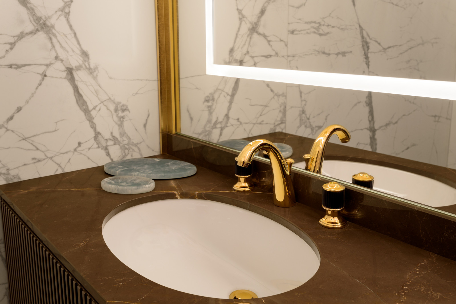 Таунхаус. Идеальная спальня. Зеркала в интерьере 2022