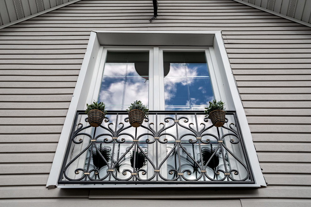 Алмазная грань в окнах загородного дома