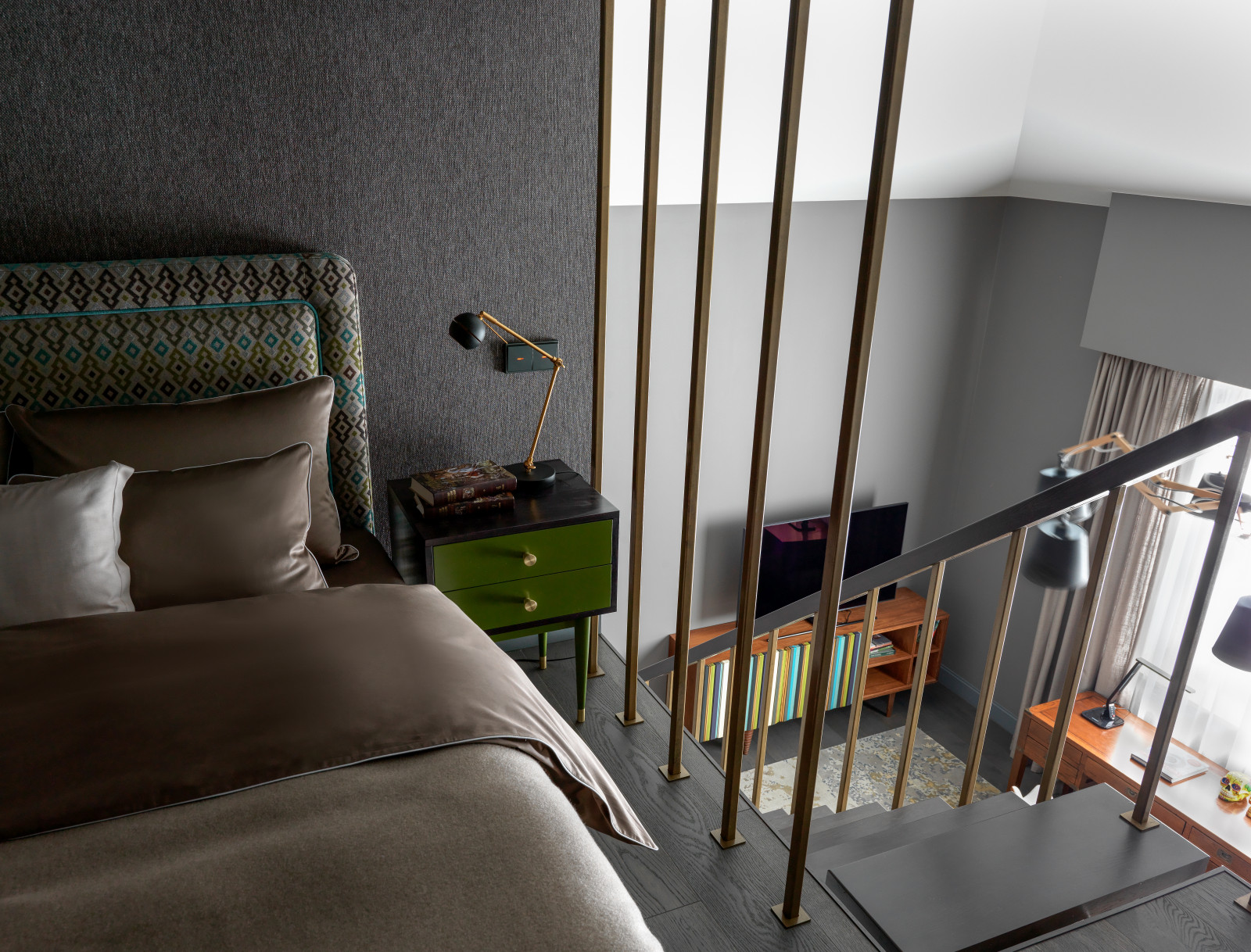 Дом для большой семьи, Графские пруды