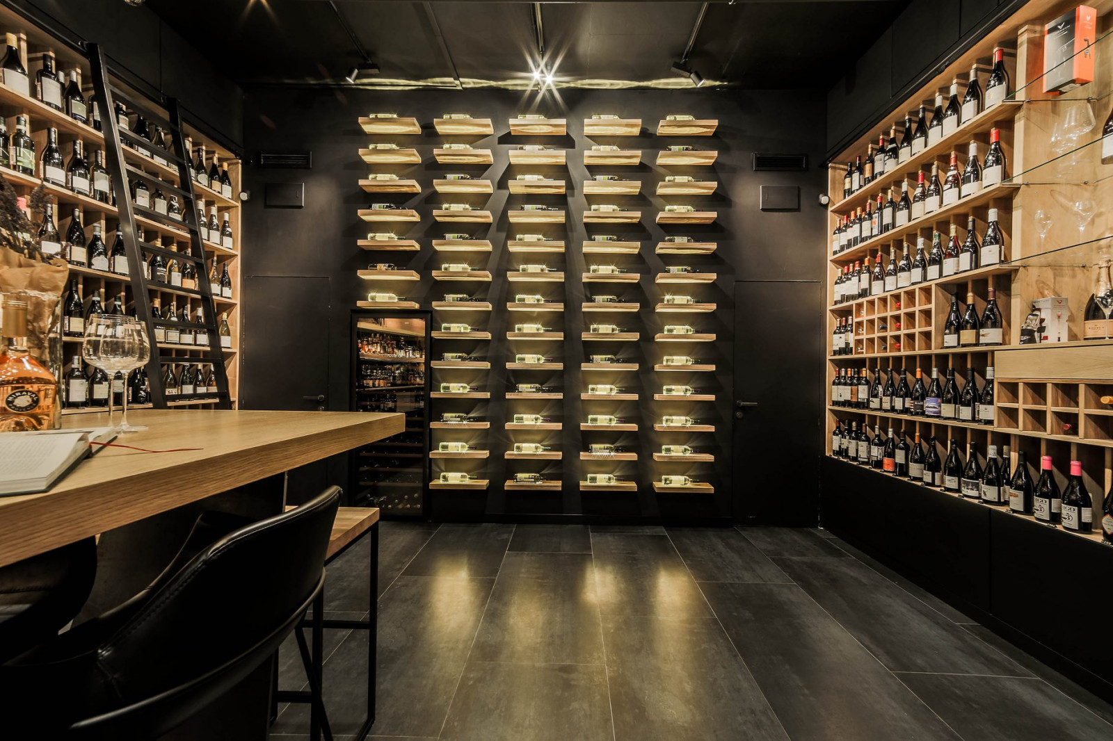 Дизайн интерьера винотеки wine up