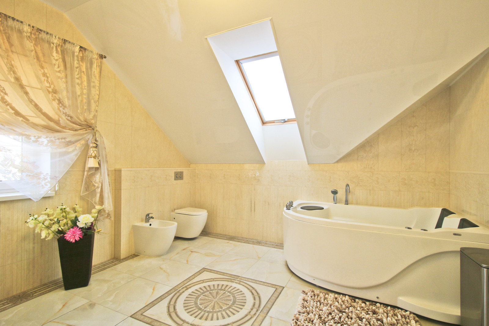 Дом со львами