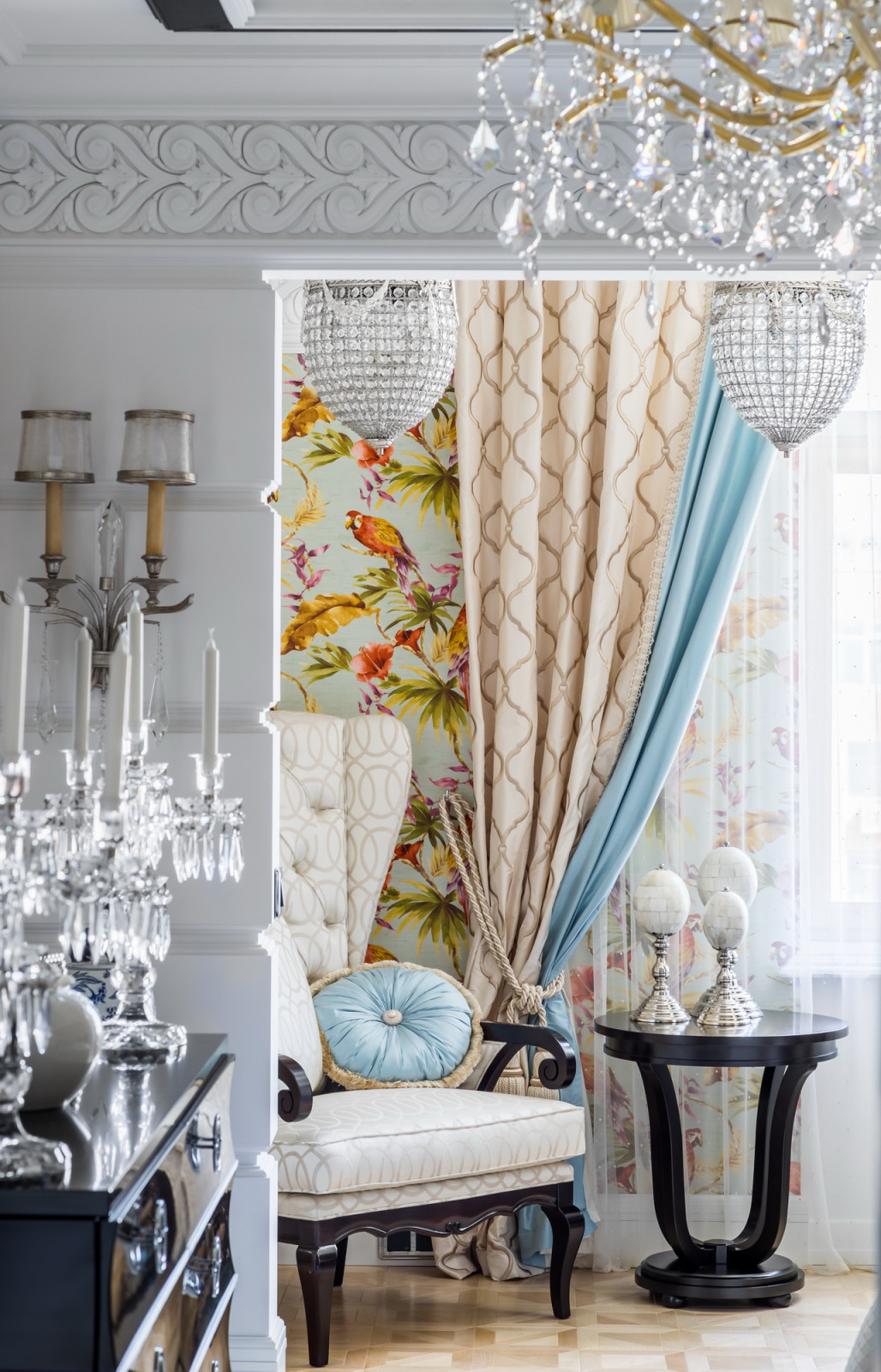 Интерьер квартиры в стиле современной классики с элементами Ар-Деко в Петербурге