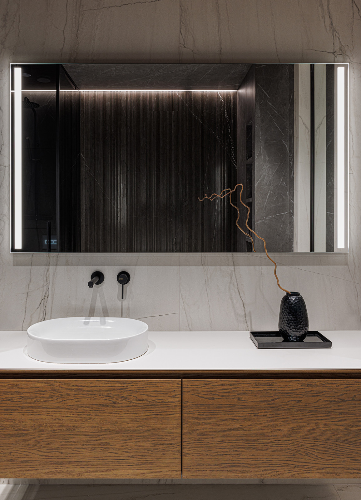 Монохромная квартира 90 м2 на Садовом кольце