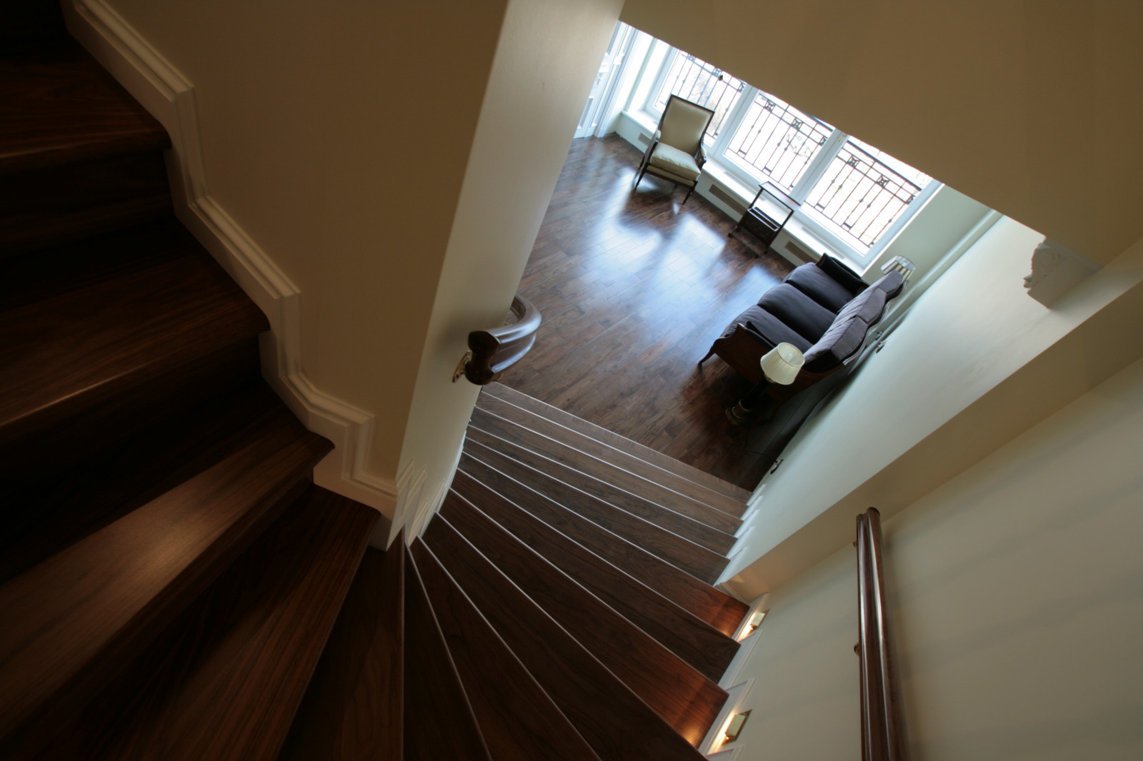 Лестница из ореха