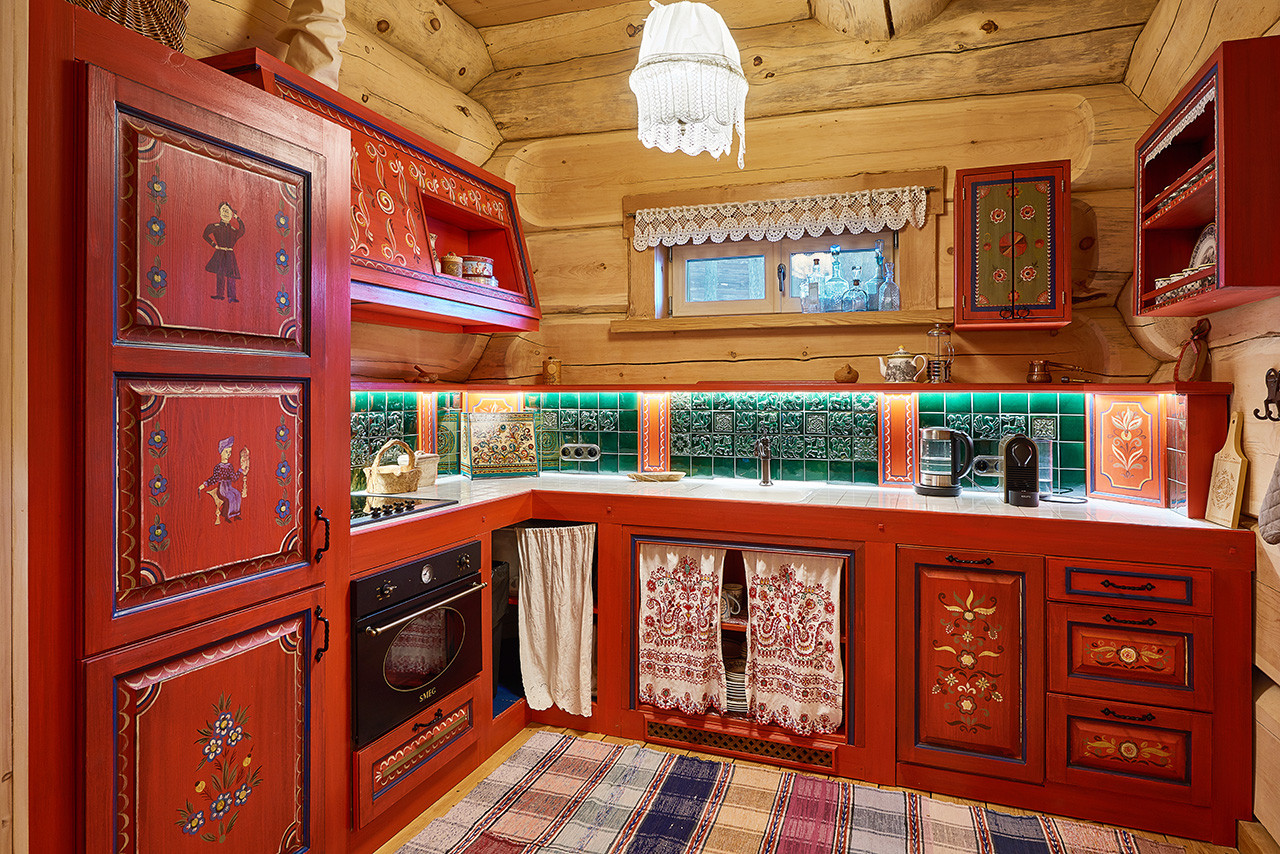 Интерьер деревянного дома в русском стиле