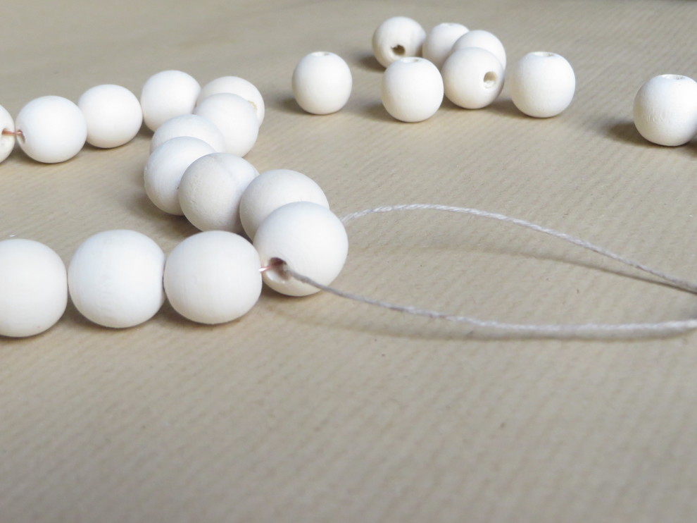 DIY: Новогодняя звезда из деревянных бусин