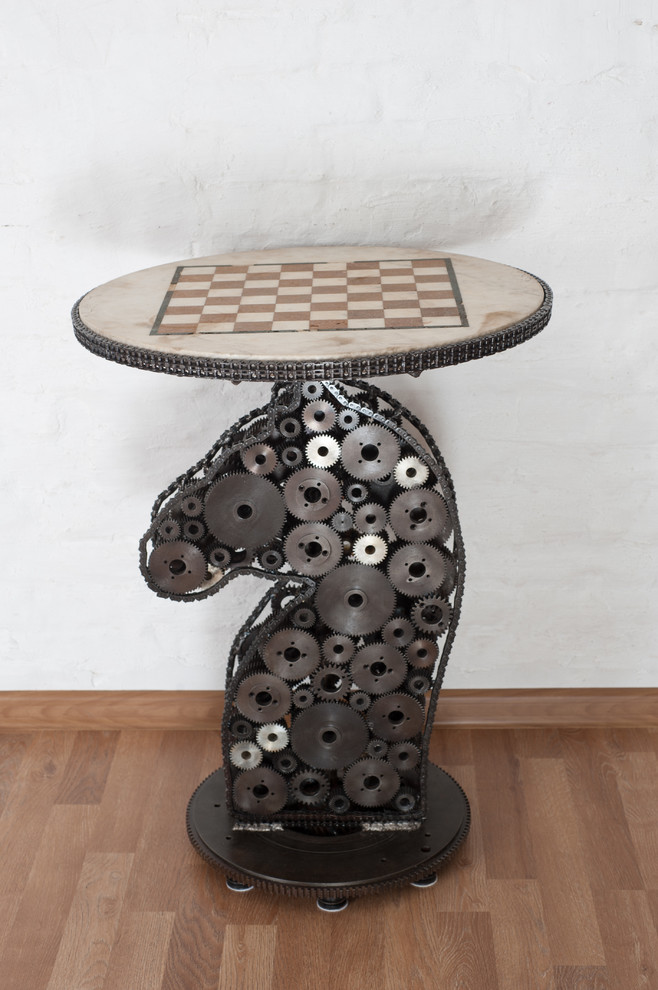 Портрет: Подвесная кровать и брутальная мебель от экспериментатора