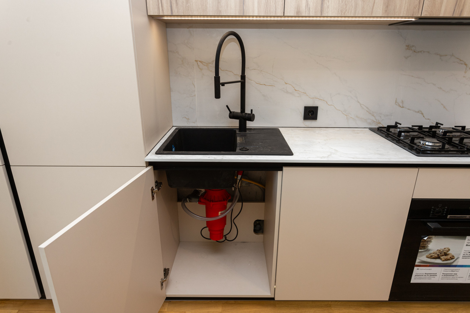 Современная кухня на ул. Озерной