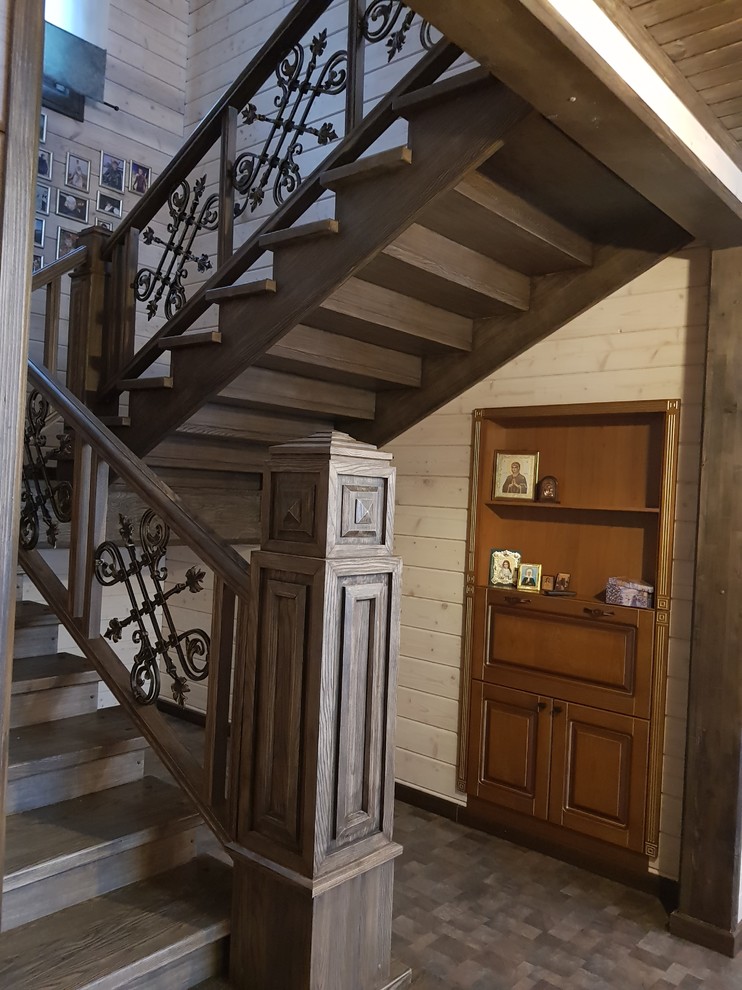 проект дома из клееного бруса, гостиная, лестница и баллюстрада, второй свет