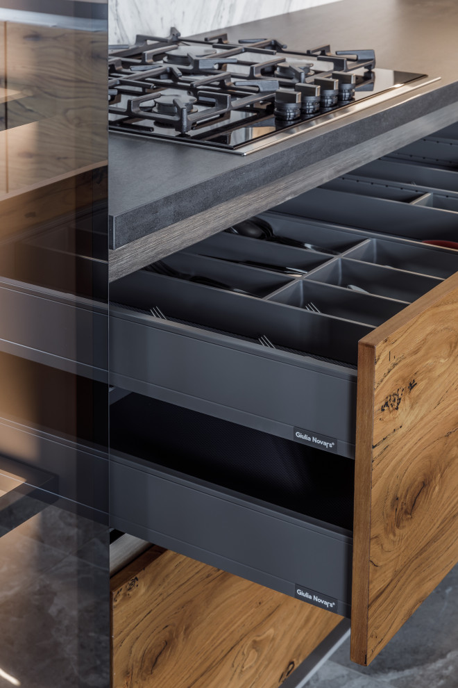 Кухня из шпона для гостевого дома