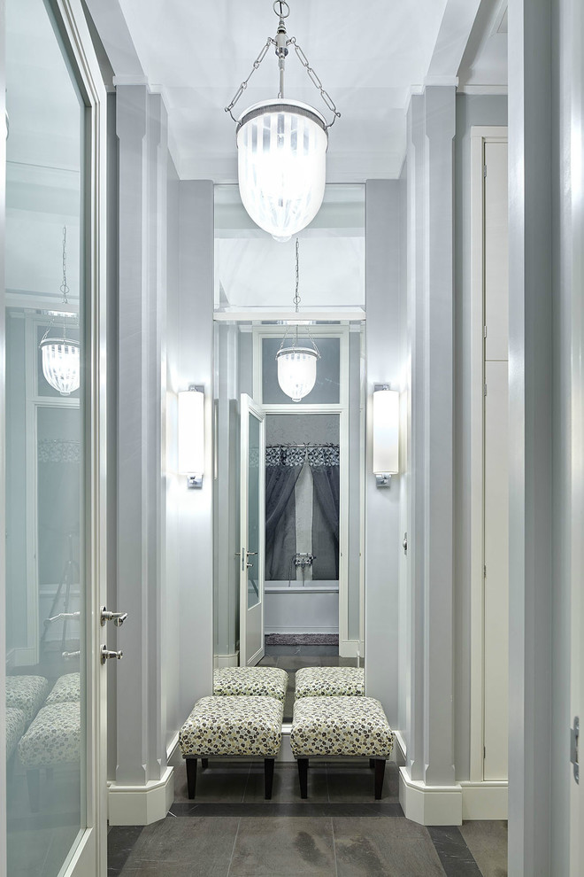 Квартира в трехэтажном особняке на набережной реки Мойки