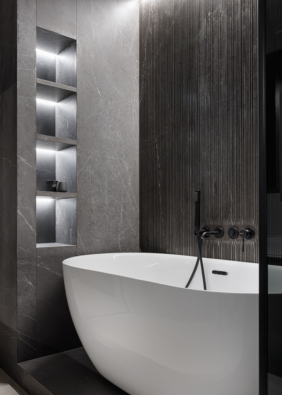 Монохромная квартира 90 м2 на Садовом кольце