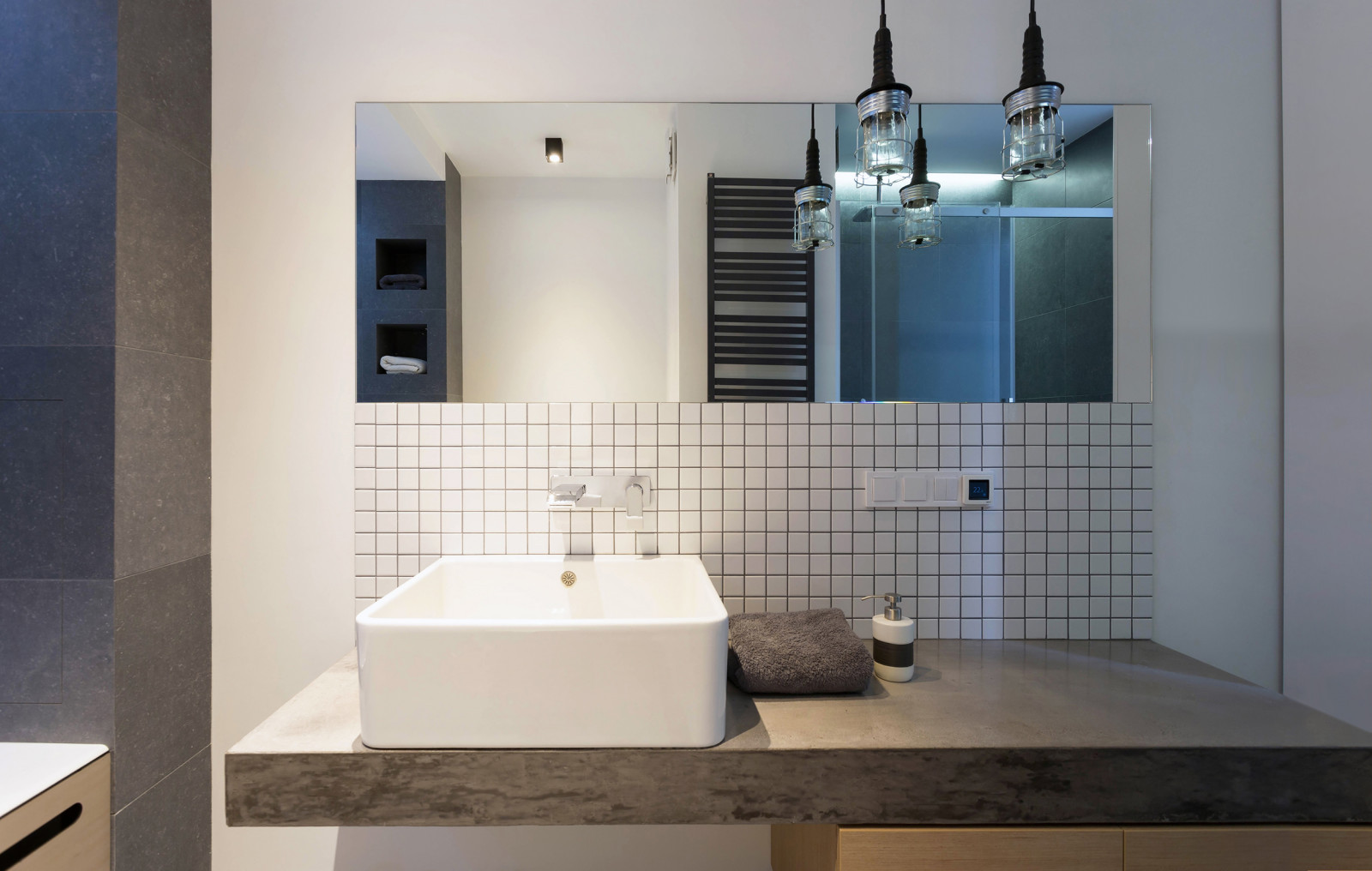 APARTMENT WITH A DEER