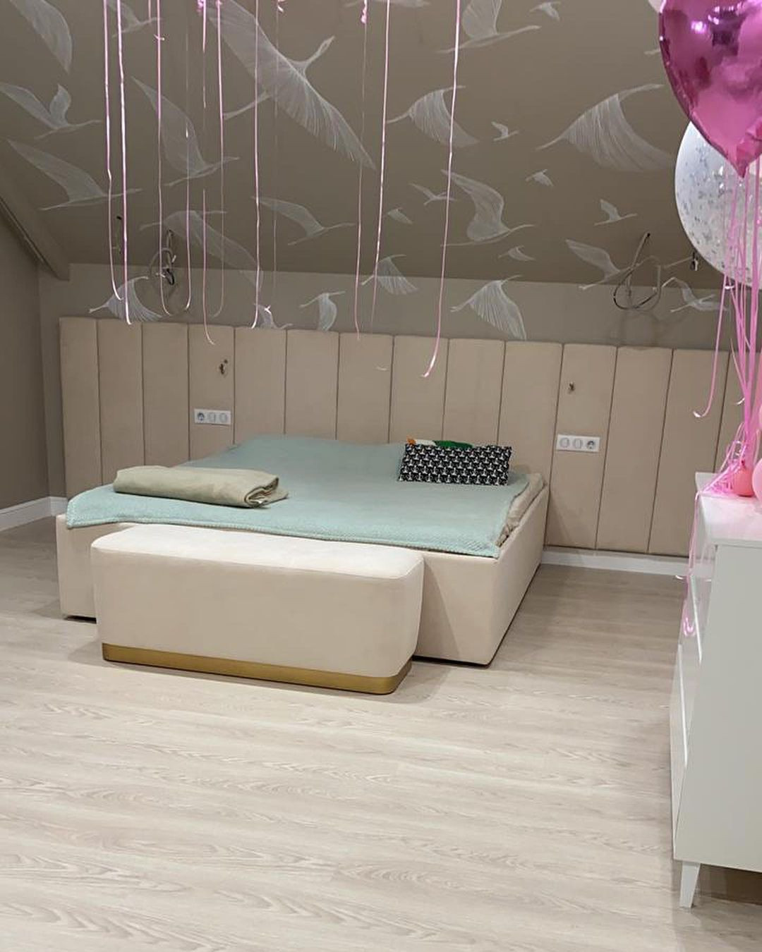 Пуфы и кресла