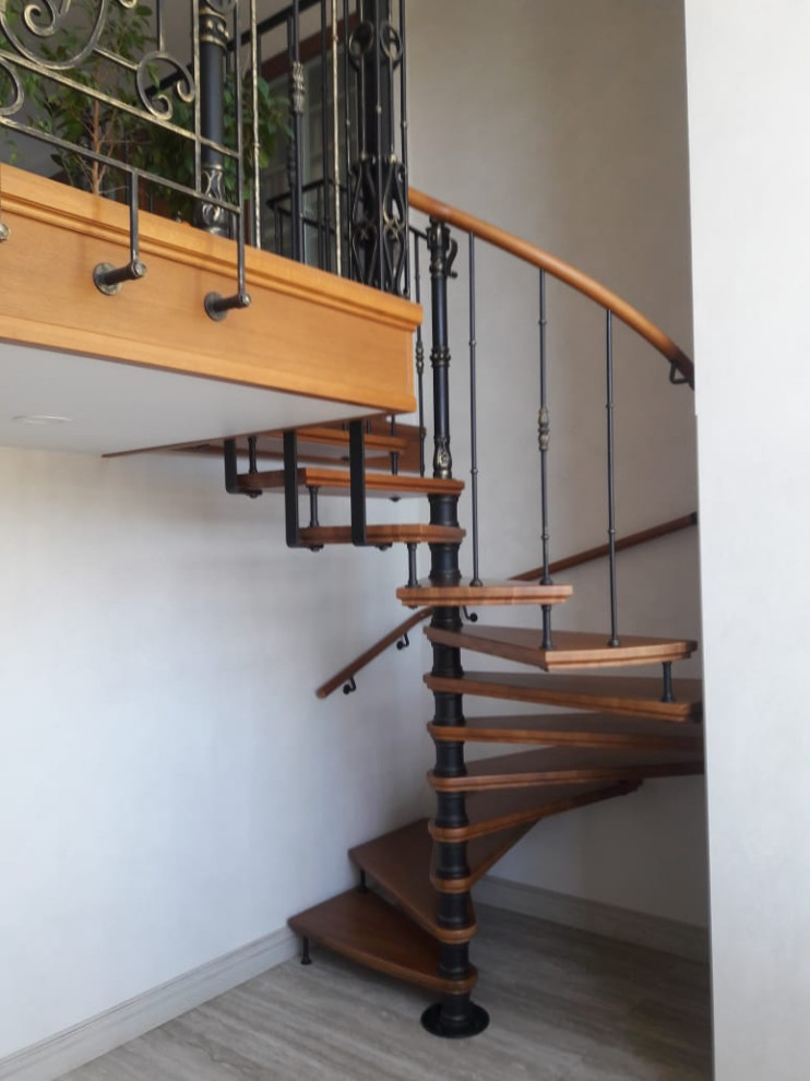 Винтовая лестница, с подсветкой.