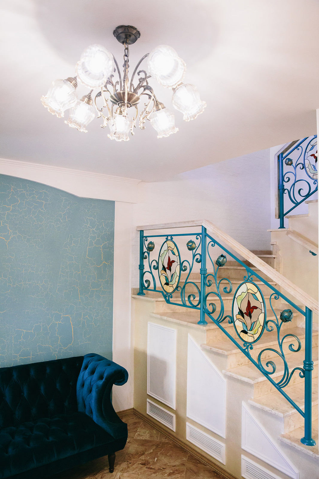 Реализация:Классика с нотками востока в бирюзе