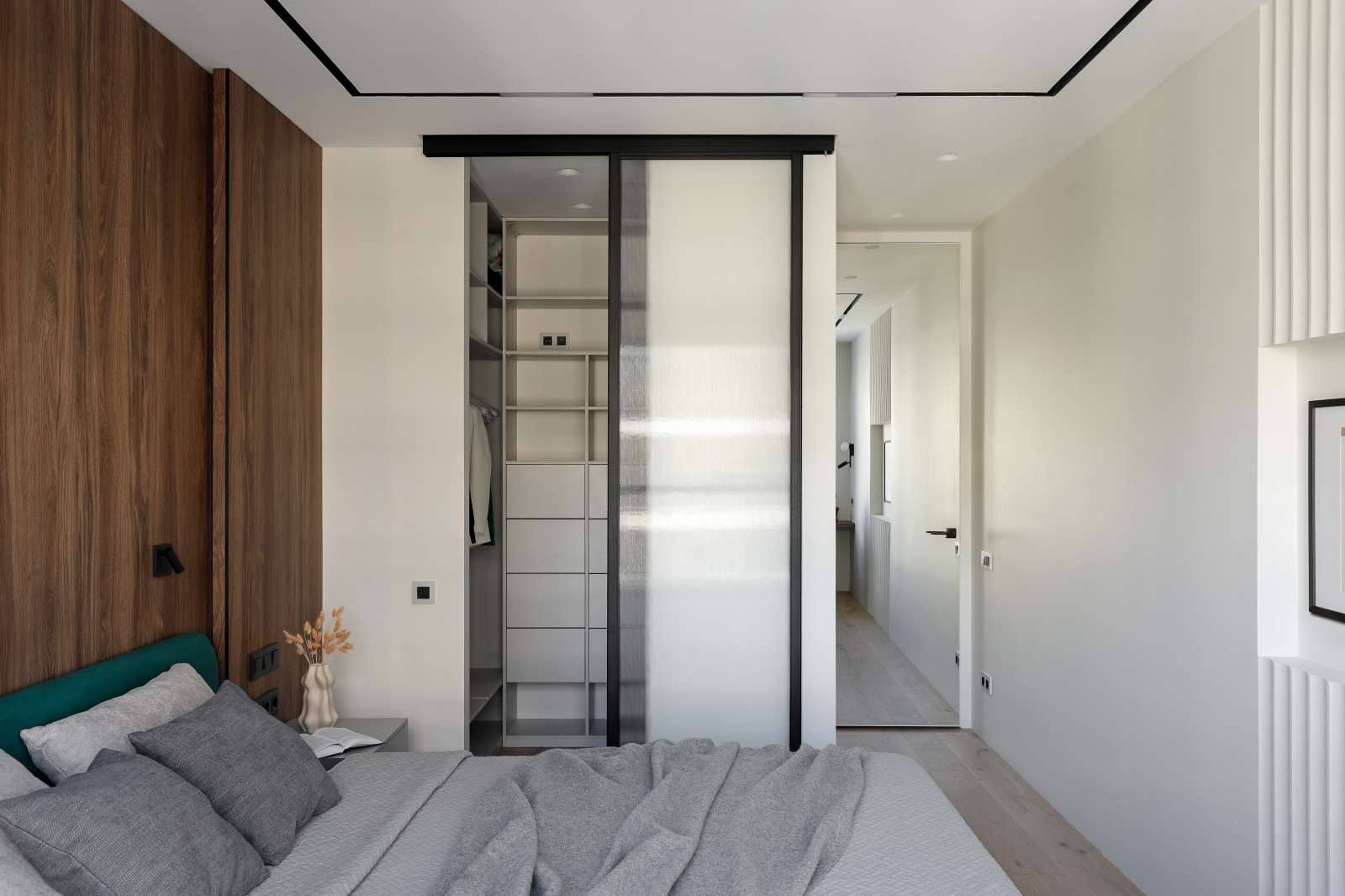 Квартира со стеклянной стеной и терраццо