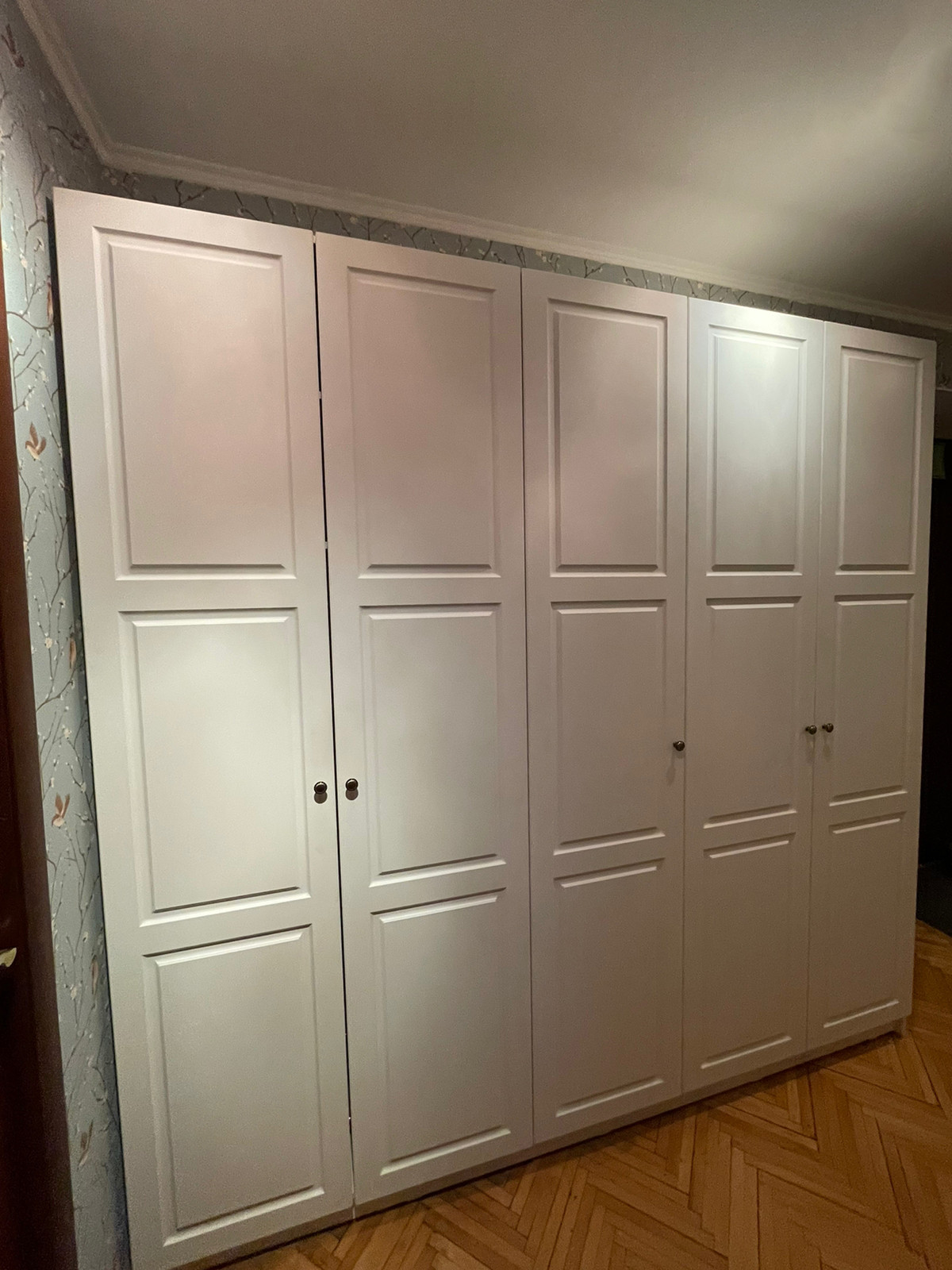 Распашные шкафы