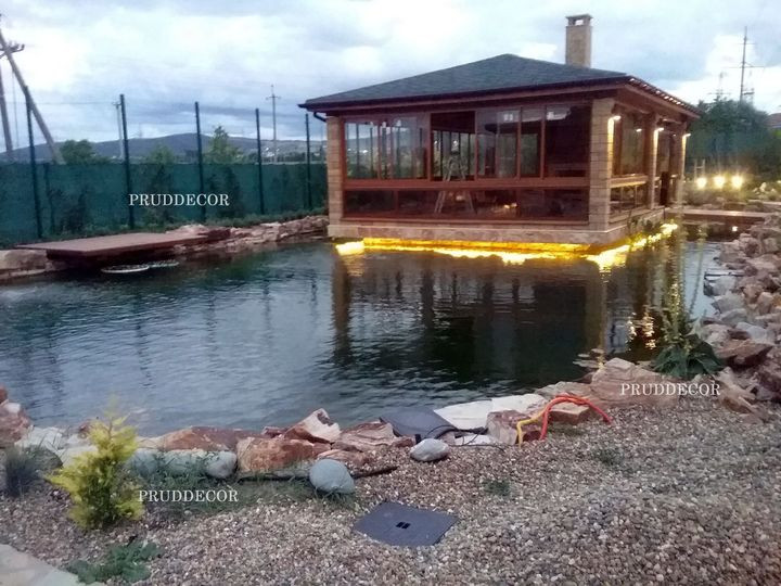 Искусственный пруд