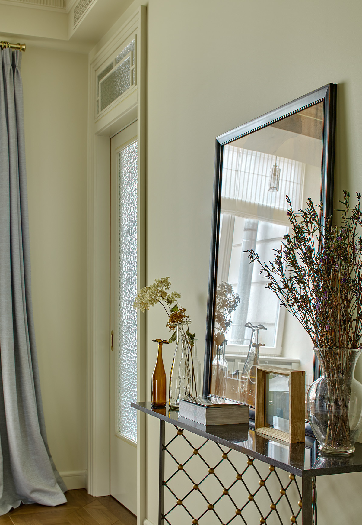 Houzz тур: Светлая квартира по мотивам американской неоклассики