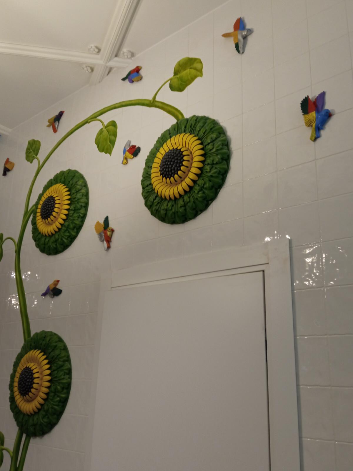 Рельефно-живописное панно в холле квартиры