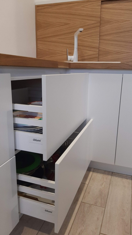 Обложка проекта: Кухня с элементами