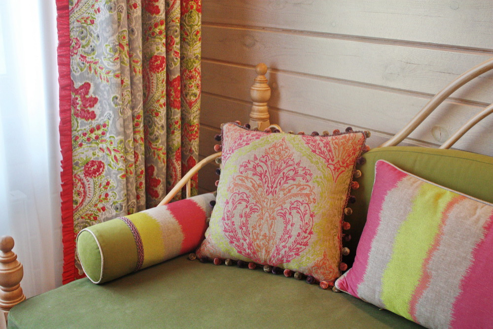 В загородном деревянном доме