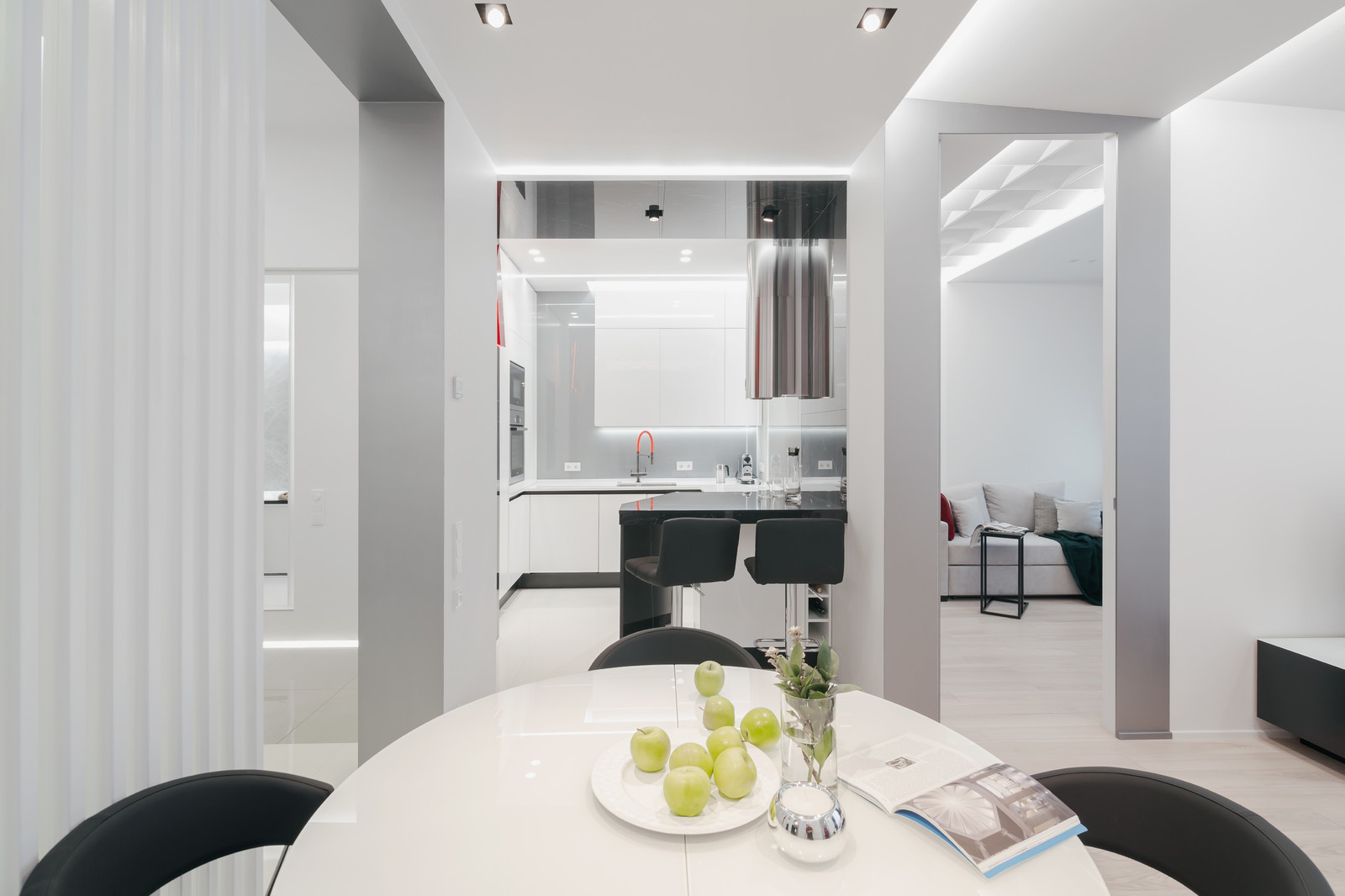 Houzz тур: Забор ПО-2 на стенах в одной московской квартире