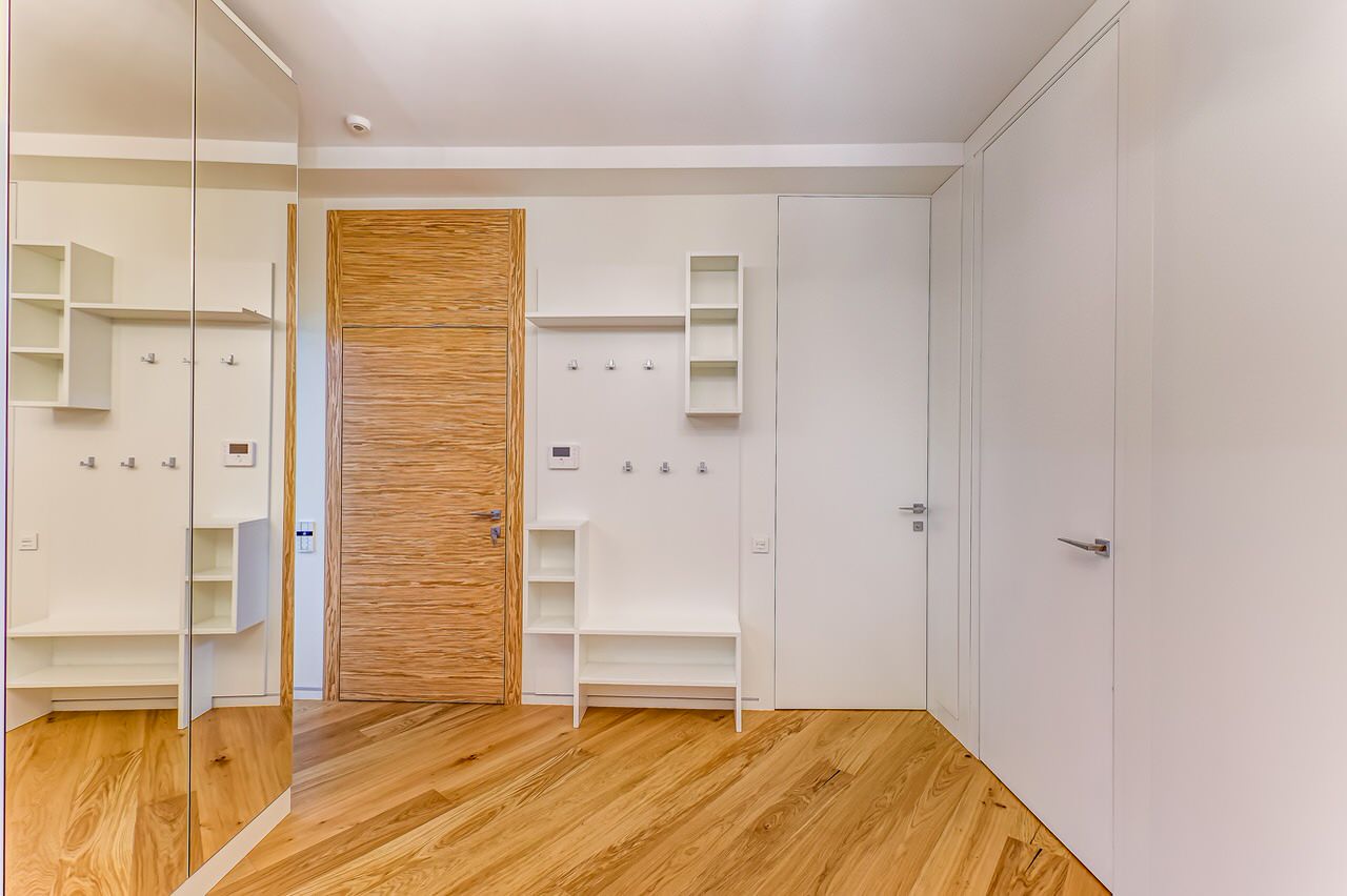 Дизайн интерьера холла в современном стиле ЖК Стокгольм