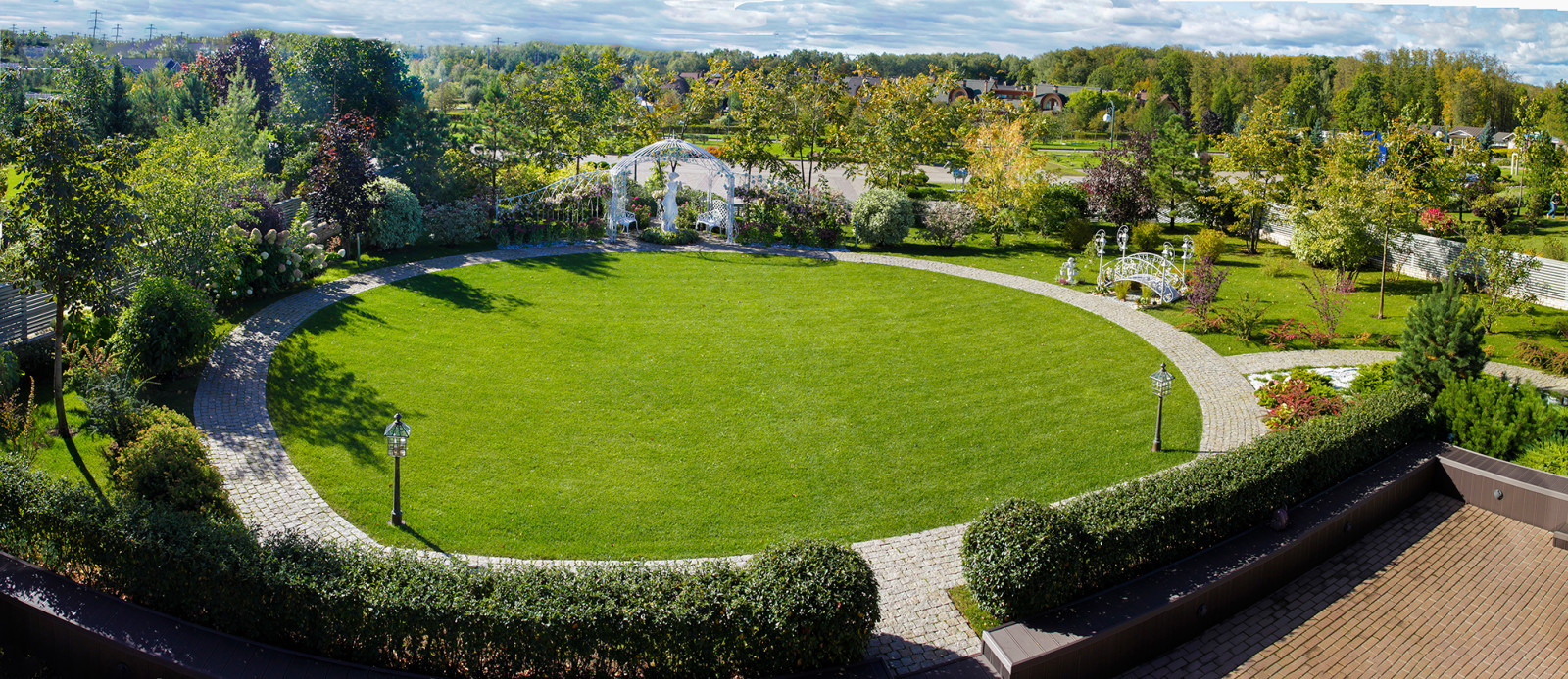 Сад на Пятницком шоссе.  Дизайнер Лариса Юрова