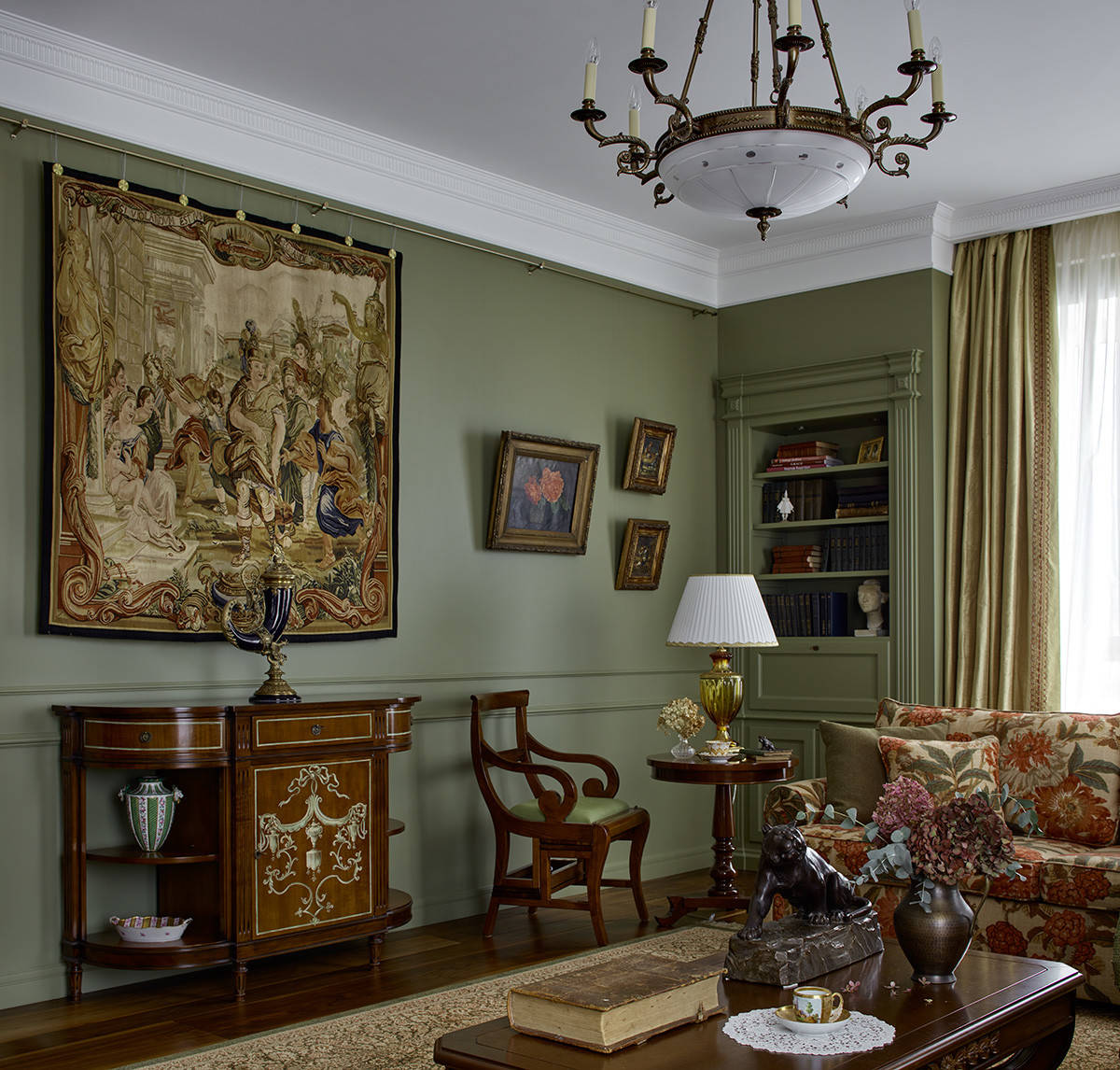 Houzz тур: Классическая квартира в насыщенных тонах